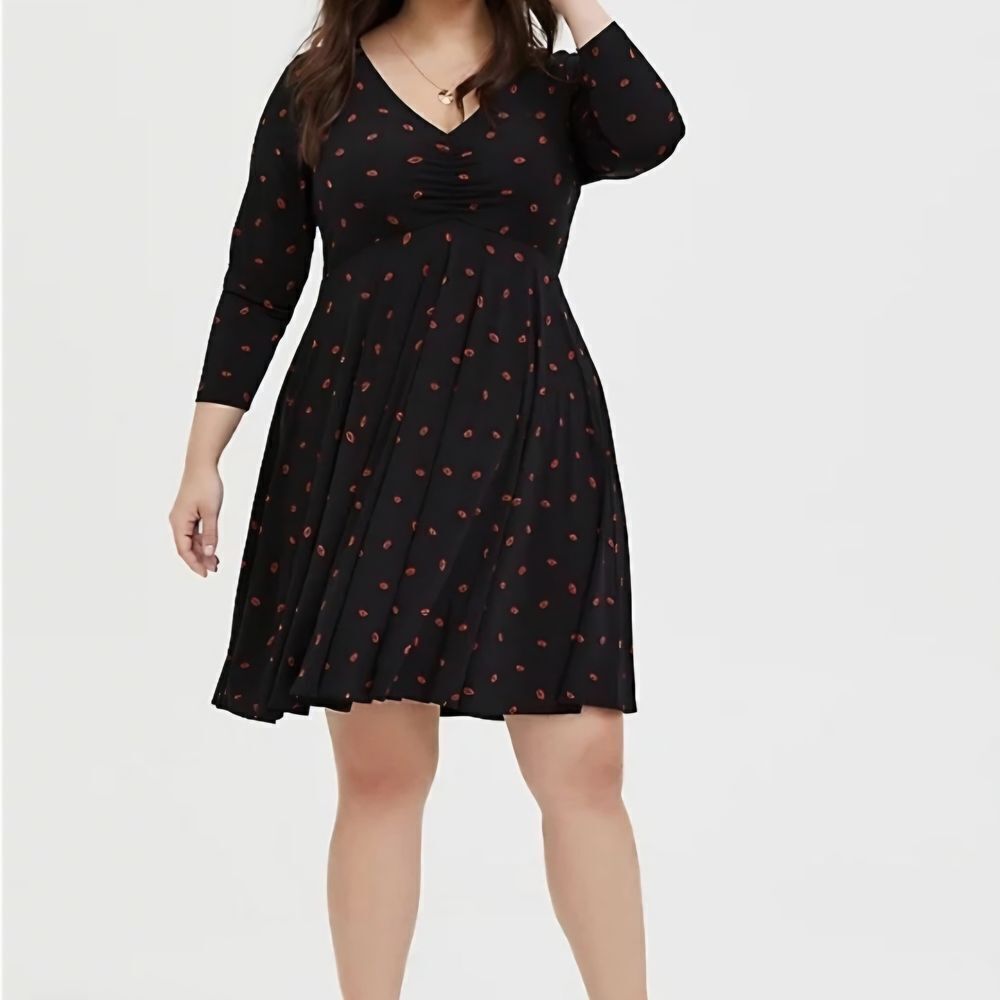Torrid Black Red Kiss Print Fit Flare Dress Sz 2 image 4
